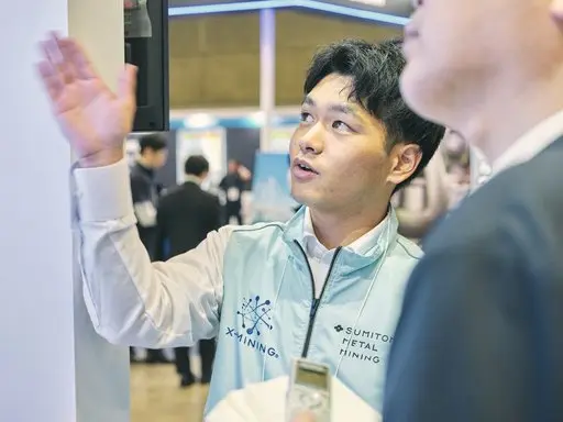 Explaining to Visitors_susma2025.jpg