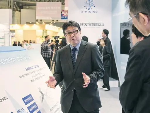 Explaining to Visitors_tofuku_susma2025.jpg