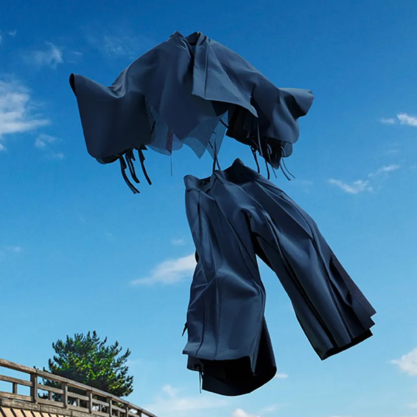 青空を背景に、濃紺のHOPE WEAR for Culture上下が浮いたイメージビジュアル。夏の伝統的な和装の遮熱効果による屋外の快適性を表現している。